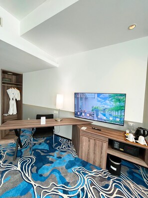 Executive Room, 1 King Bed | Living area