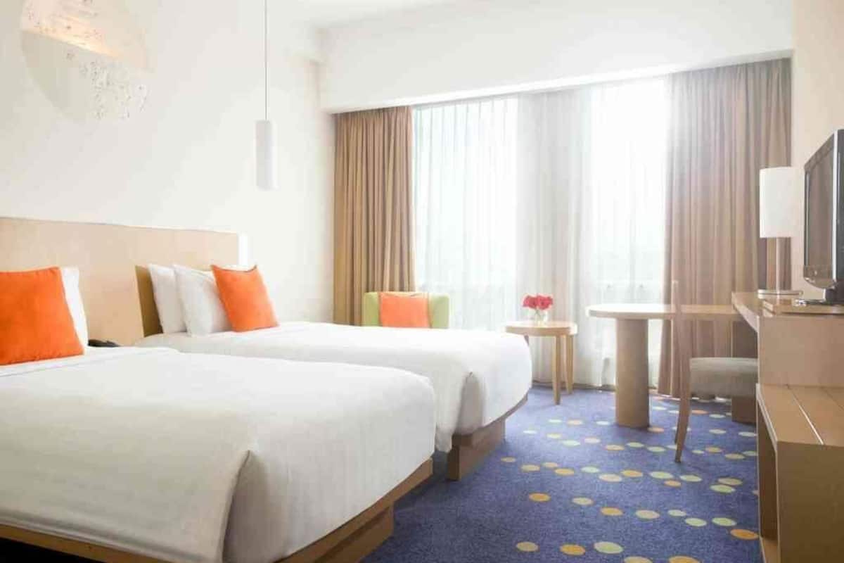 Premier Room, 2 Single Beds | 1 bedroom, free minibar items, in-room safe, desk