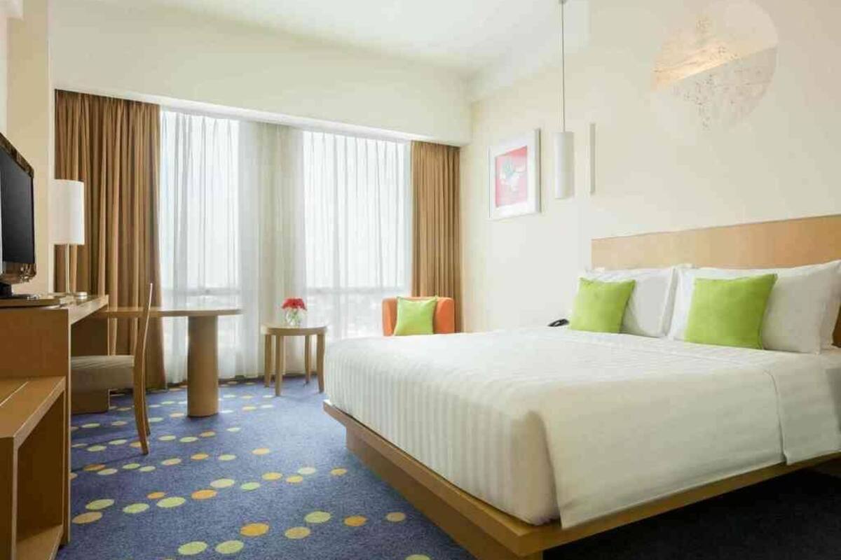 Superior Room, 1 King Bed | Minibar (some free items), in-room safe, desk, soundproofing