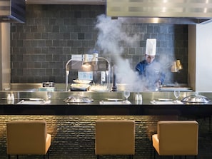 Breakfast, lunch, dinner served; international cuisine