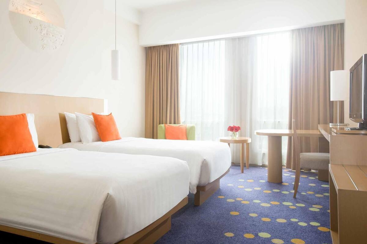 Superior Twin Room, 2 Twin Beds | Minibar (some free items), in-room safe, desk, soundproofing