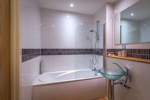 Apartment, 1 Bedroom | Bathroom