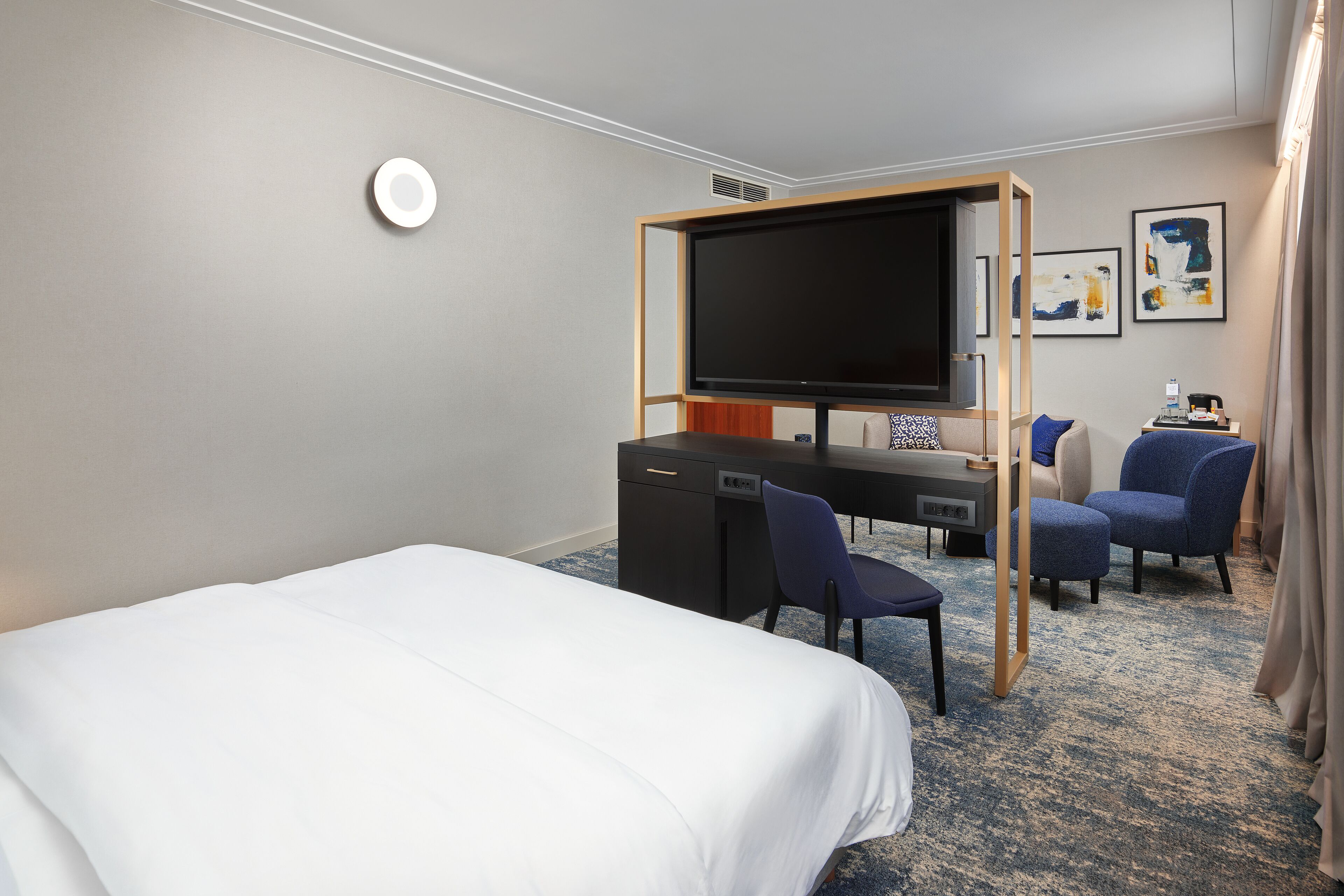 deluxe room with sofa bed | 2 bedrooms, hypo-allergenic bedding, minibar, in-room safe