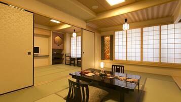 Down duvets, in-room safe, desk, iron/ironing board