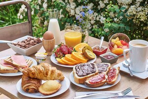 Se ofrece un desayuno bufé todos los días (por un coste adicional)