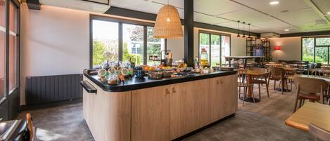 Daily buffet breakfast for a fee