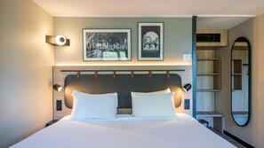 Habitación superior, 1 cama King size | Ropa de cama de alta calidad y escritorio 