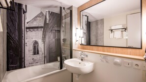 Standard Room, 2 Twin Beds | Bathroom | Bathtub, eco-friendly toiletries, hair dryer, towels - Campanile NATURE - Brive-la-Gaillarde (Brive-la-Gaillarde)