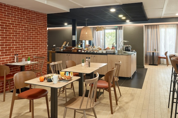 Dagelijks ontbijtbuffet (EUR 14.9 per persoon)