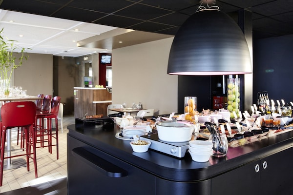 Daily buffet breakfast for a fee