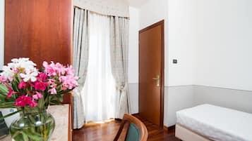 Standard Double Room Single Use | Minibar, in-room safe, desk, free WiFi