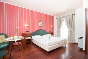 Standard Triple Room | Minibar, in-room safe, desk, free WiFi