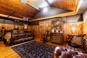 Luxury Suite, 1 King Bed, Private Bathroom | Egyptian cotton sheets, premium bedding, individually decorated - Vrooman Mansion B&B (Bloomington)