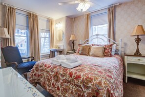 Queen Room | Iron/ironing board, free WiFi, bed sheets - The Lillagaard B&B (Ocean Grove)