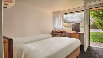 Standard Room, 2 Twin Beds | Room amenity