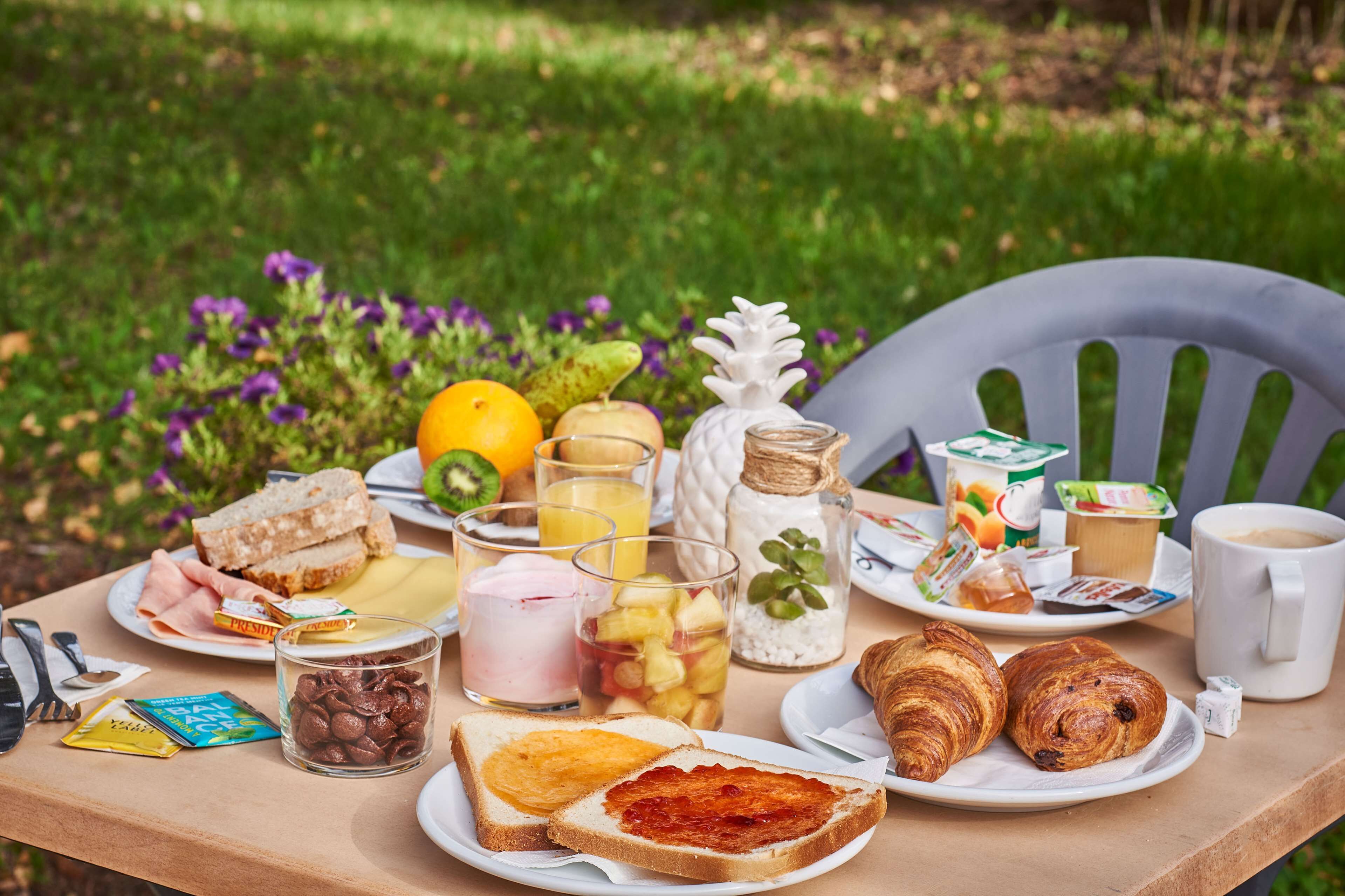 Desayuno a la carta todos los días (con cargo)