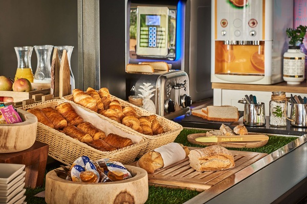 Daily cooked-to-order breakfast for a fee