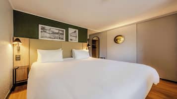 Superior Room, 1 King Bed | 1 bedroom, desk, free WiFi, bed sheets
