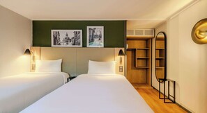 Standard Room, 2 Twin Beds | 1 bedroom, desk, free WiFi, bed sheets - Campanile NATURE - Sannois Ermont (Sannois)