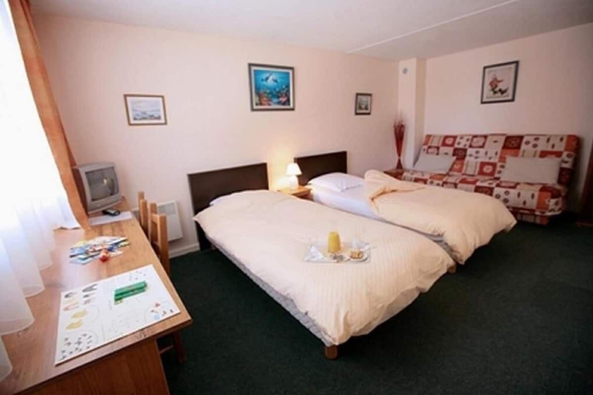 Desk, blackout drapes, WiFi (free), bed sheets