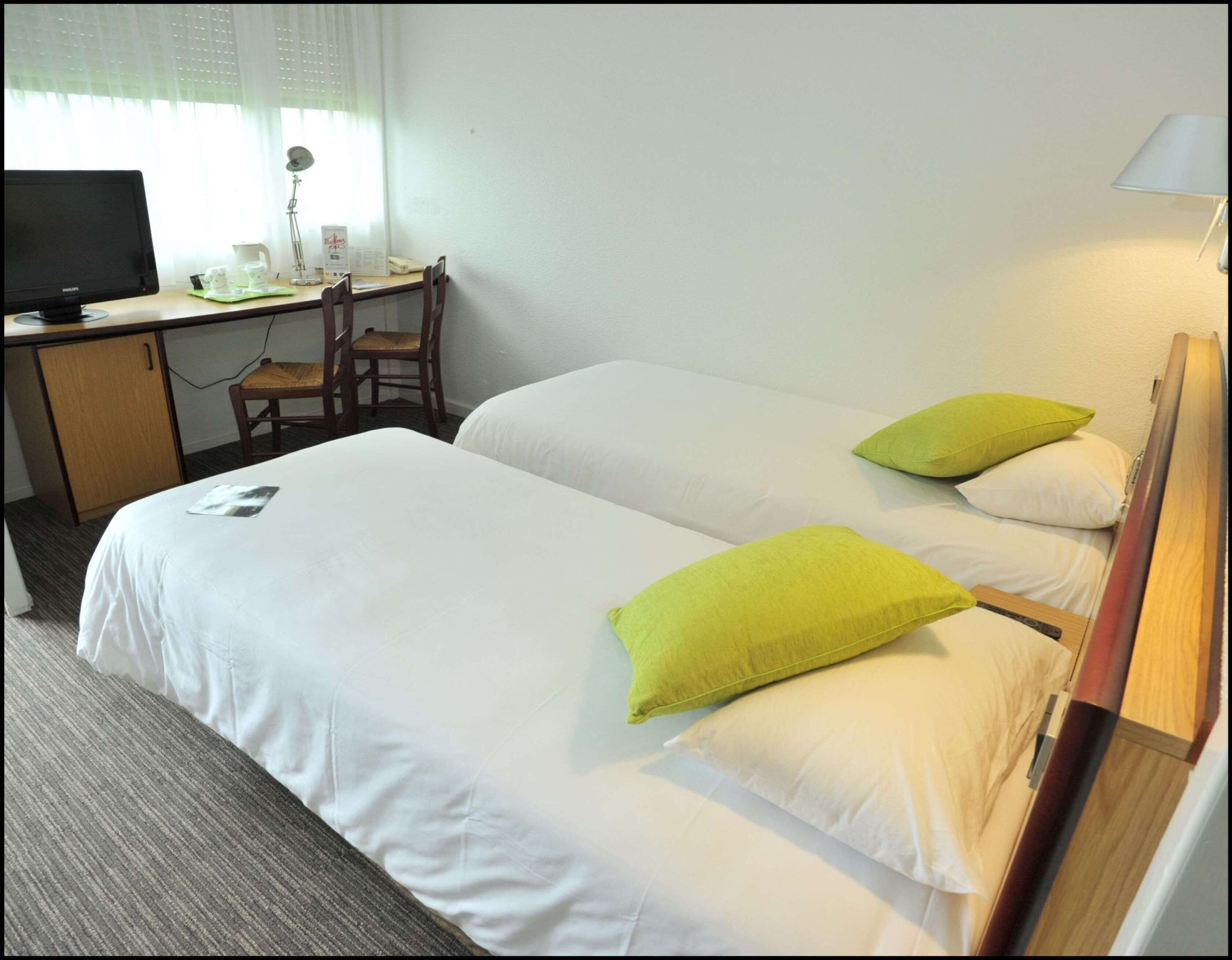 Quarto standard, 2 camas de solteiro | Roupas de cama premium, escrivaninha, cortinas blackout