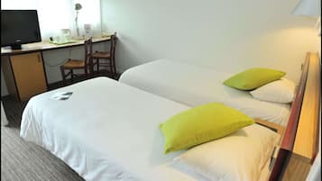 Quarto standard, 2 camas de solteiro | Roupas de cama premium, escrivaninha, cortinas blackout