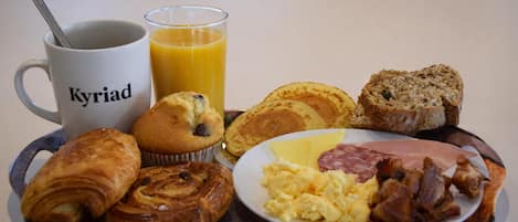 Daily buffet breakfast (EUR 12.9 per person)