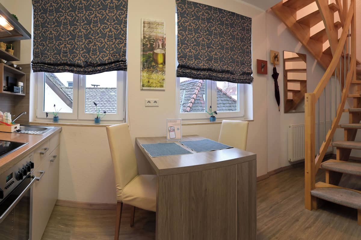 comfort-maisonette apartment (wormser str. 11) | in-room dining