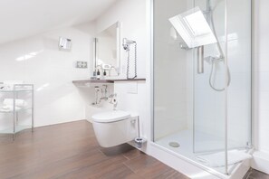Superior Room - Size: L(arge) | Bathroom | Shower, hair dryer, towels, soap