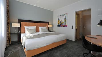 Comfort Zimmer - Size: M(edium) | 1 Schlafzimmer, Allergikerbettwaren, Zimmersafe, Schreibtisch