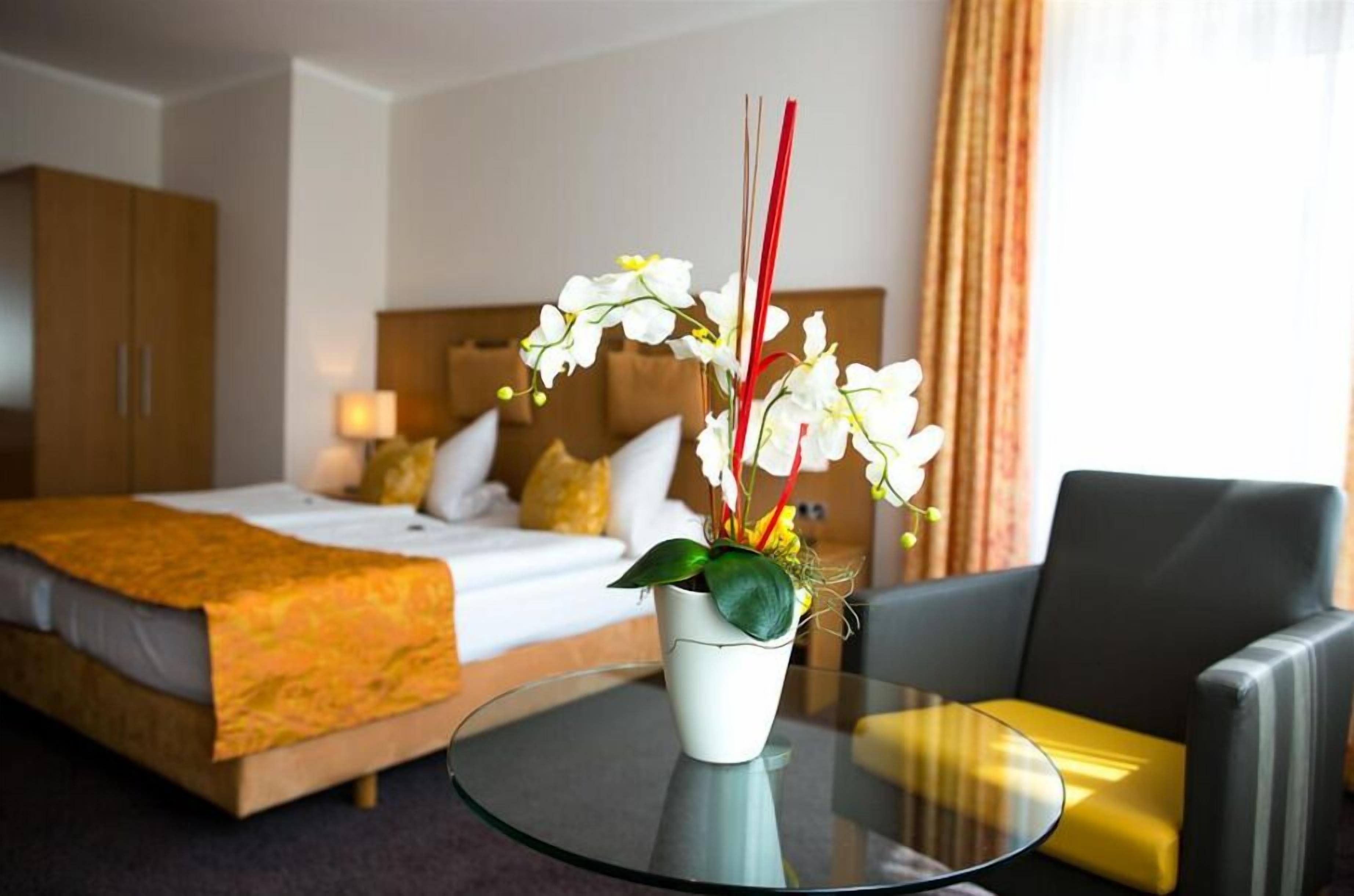 superior room - size: l(arge) | 1 bedroom, hypo-allergenic bedding, in-room safe, desk