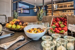 Daily buffet breakfast for a fee - Hotel & Living Am Wartturm (Speyer)
