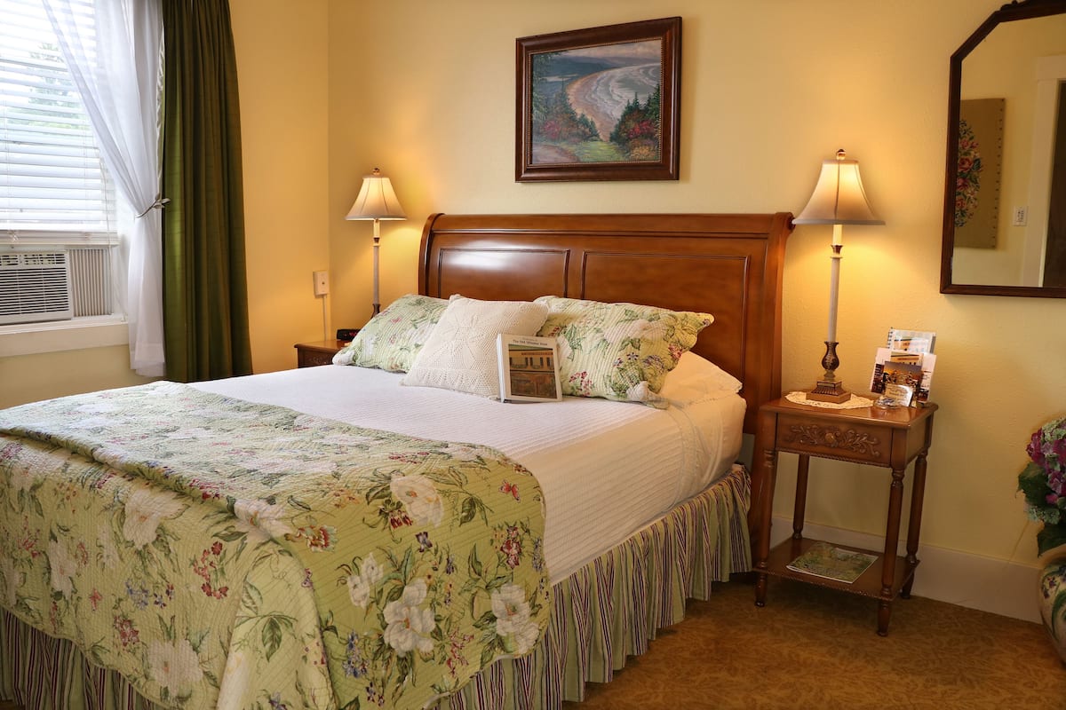 Economy Room (6)