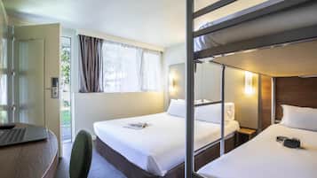 Ropa de cama de alta calidad, escritorio y cortinas blackout