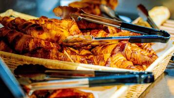 Café da manhã com buffet todos os dias mediante uma taxa