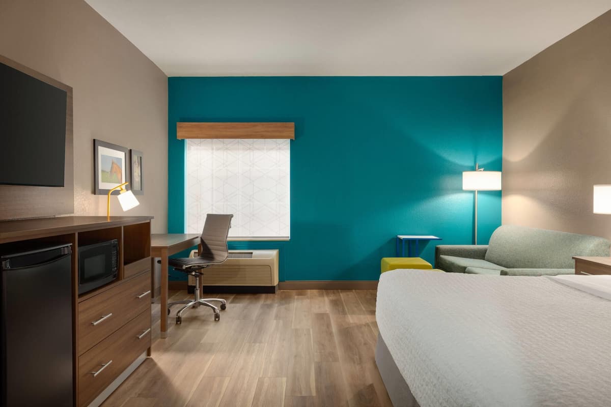 Deluxe Room, 1 King Bed, Accessible, Non Smoking (Mobility) | Premium bedding, desk, blackout curtains, iron/ironing board