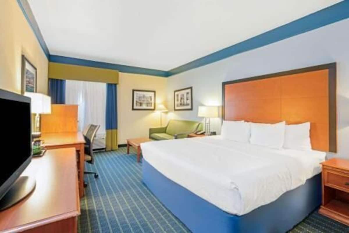 Premium bedding, desk, blackout curtains, iron/ironing board