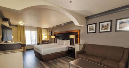 Comfort Inn & Suites Near Universal - N. Hollywood - Burbank