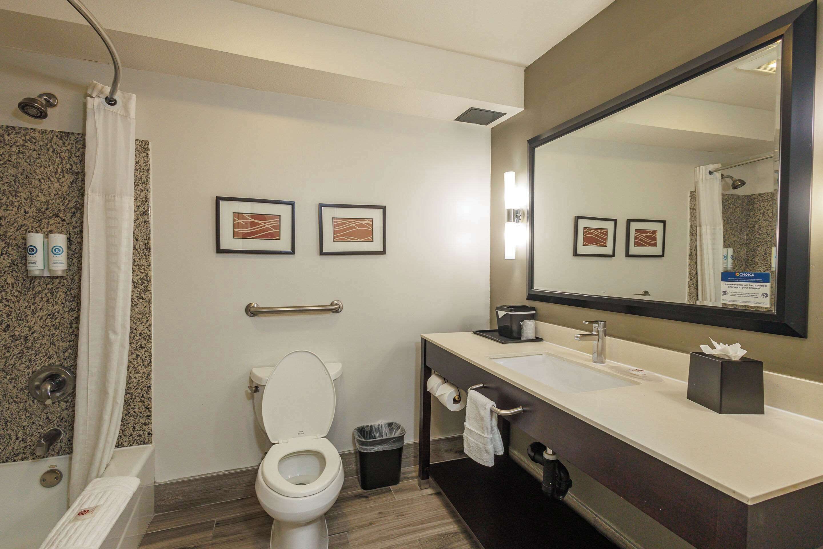 combined shower/bathtub, free toiletries, hair dryer, towels