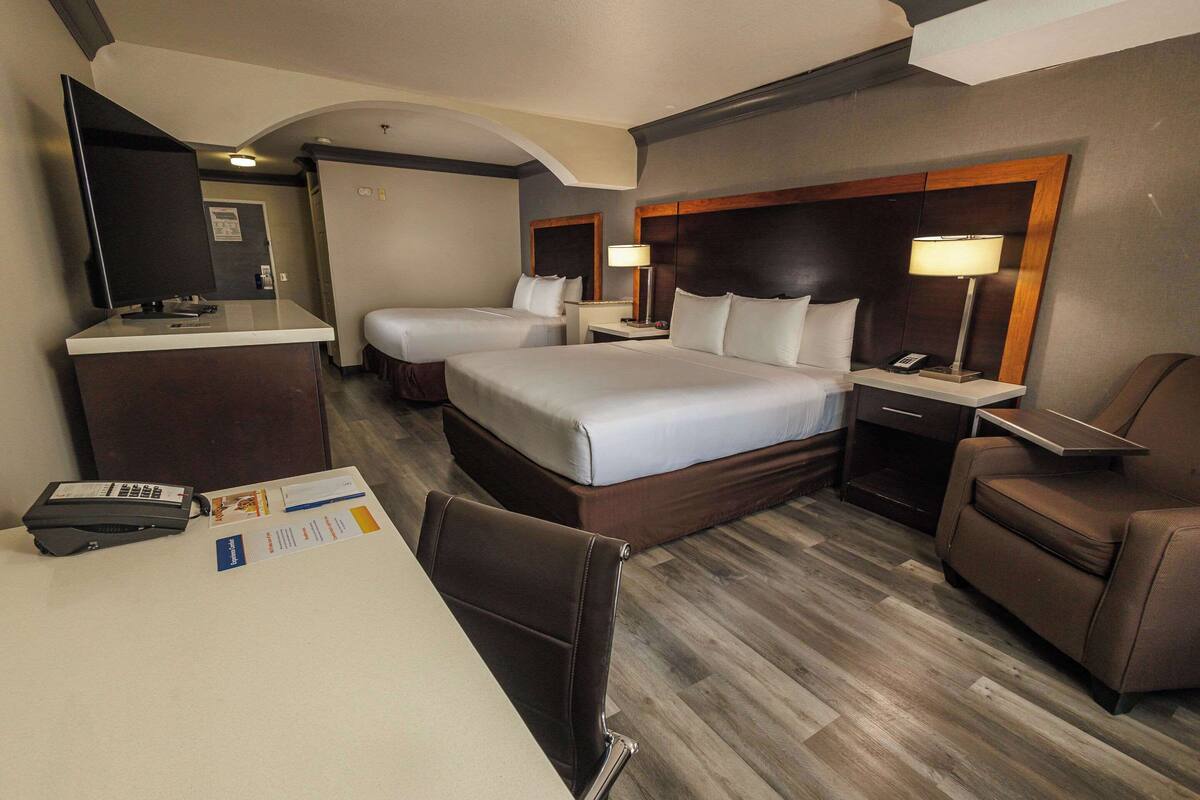 room, multiple beds, non smoking (free full breakfast) | premium bedding, individually furnished, desk, laptop workspace