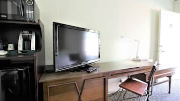 Premium Room, 1 King Bed, Non Smoking | Egyptian cotton sheets, premium bedding, desk, laptop workspace