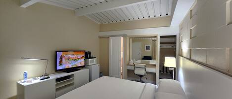 Quarto premium, 1 cama King, para não fumantes | Roupas de cama de algodão egípcio, roupas de cama premium, escrivaninha
