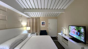 Premium Room, 1 King Bed, Non Smoking | Egyptian cotton sheets, premium bedding, desk, laptop workspace