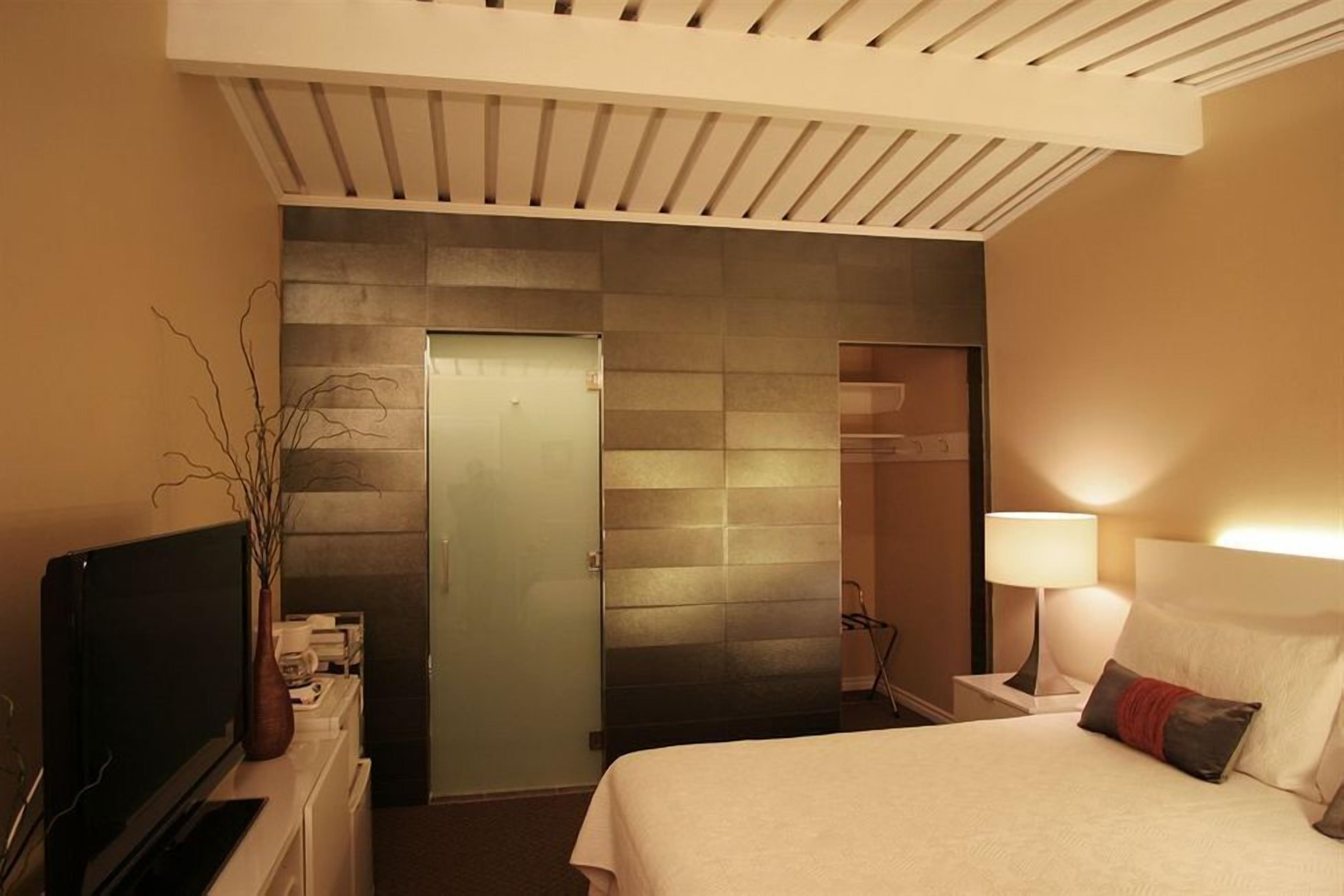 Signature Room, 1 King Bed, Non Smoking
