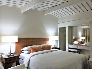 Egyptian cotton sheets, premium bedding, desk, laptop workspace