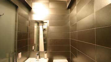 Signature Room, 1 King Bed, Non Smoking | Bathroom