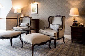 Premium bedding, memory foam beds, minibar, in-room safe - Harvey's Point Hotel (Donegal)