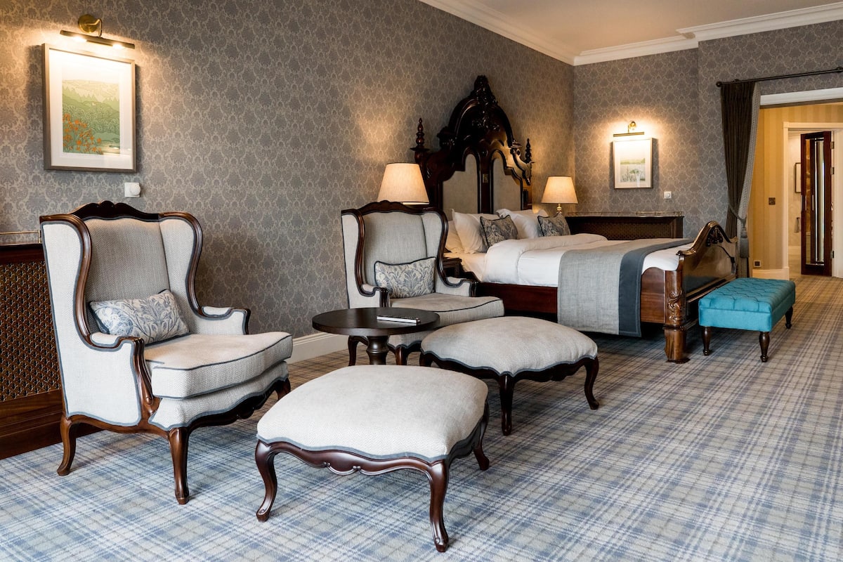 1 bedroom, premium bedding, memory-foam beds, minibar