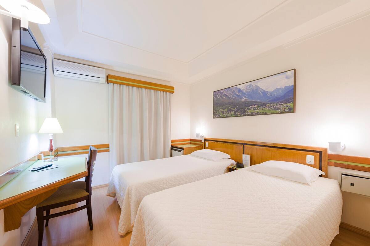 1 sovrum, minibar, värdeförvaringsskåp på rummet och skrivbord