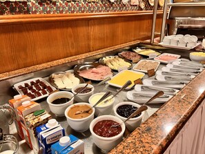 Daily buffet breakfast for a fee - Hotel Bella Italia (Foz do Iguaçu)